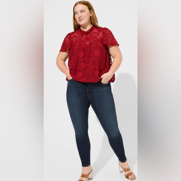 TOP - Women's Torrid Red Chiffon Floral Flutter Sleeve Bubble Hem Top. Size 3X. - Picture 3 of 16